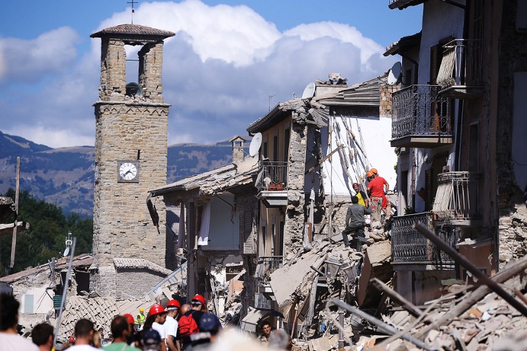 Firemen and rescuers inspect damaged buildings in Amatrice on August 24, 2016 after a powerful earthquake rocked central Italy. The earthquake left 38 people dead and the total is likely to rise, the country's civil protection unit said in the first official death toll. Scores of buildings were reduced to dusty piles of masonry in communities close to the epicentre of the pre-dawn quake in a remote area straddling the regions of Umbria, Marche and Lazio. / AFP PHOTO / FILIPPO MONTEFORTE