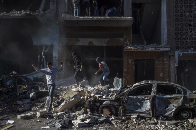 2757523 12/12/2015 Residents clear debris on the site of the terrorist act in downtown Homs. On December 12, terrorists staged a deadly car bomb attack near the Al-Ahli hospital. Valeriy Melnikov/Sputnik