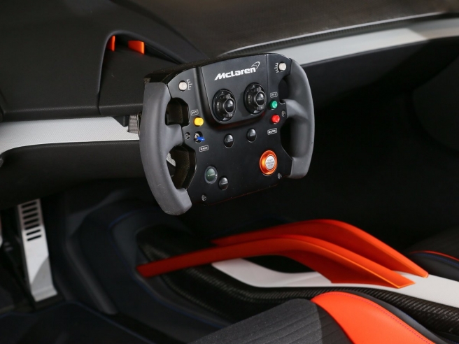 McLaren 675LT JVCKENWOOD