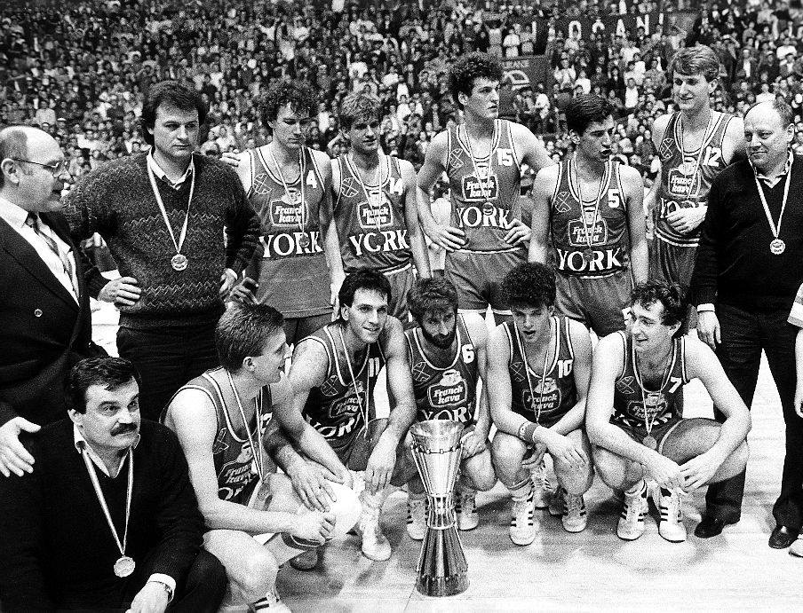 23. travnja 1985.; Cibona je u četiri Draženove odigrane sezone osvojila čak sedam trofeja. Tri trofeja bila su iz europskih natjecanja, dok je samo jedno bilo s prvenstva Jugoslavije. 1985. godine, Cibosi su pobijedili Crvenu Zvezdu sa 119:106, a 32 boda zabio je Dražen.