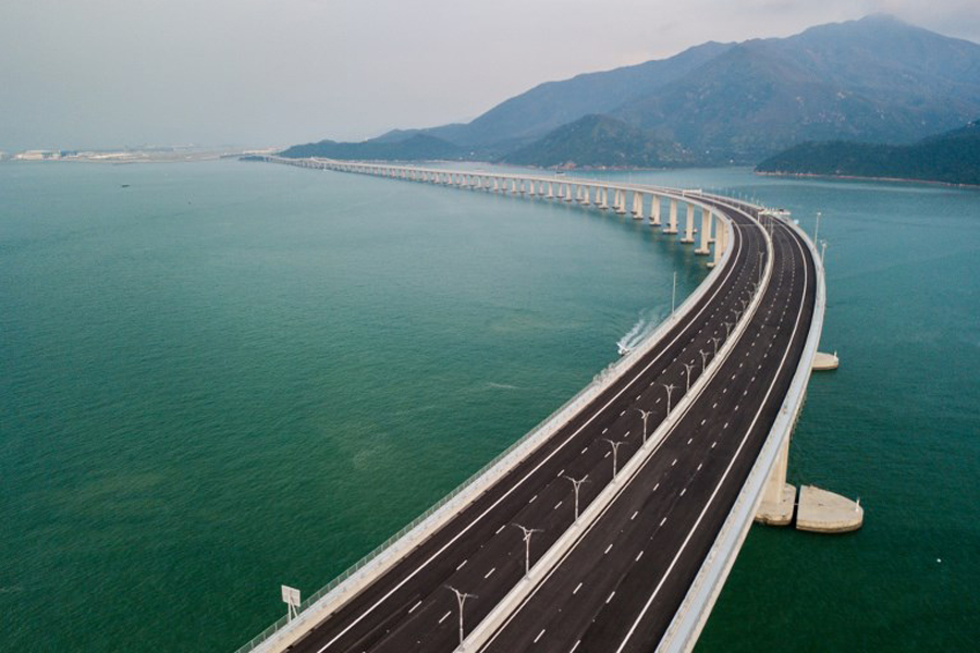 Most je ključni element kineskog plana spajanja delte Biserne rijeke, koja se prostire na 56.500 kvadratnih kilometara unutar južnog dijela Kine. Mostom će se povezati 11 gradova, među kojima su Hong Kong i Macau. Cijelo to područje broji ukupno 68 milijuna ljudi.