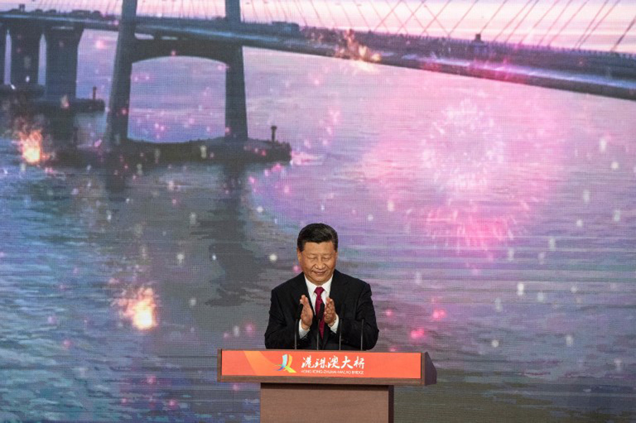 Kineski predsjednik Xi Jinping službeno je u utorak na posebnoj ceremoniji u gradu Zhuhai otvorio najduži prekomorski most na svijetu.