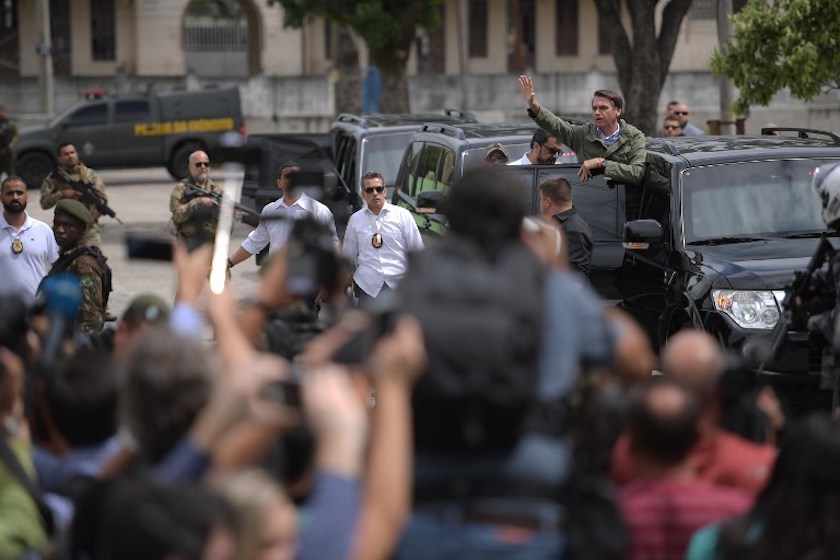 Bolsonaro (63), bivši zastupnik u kongresu, obećao je borbu protiv kriminala u brazilskim gradovima i ruralnim područjima, te jačanje autonomije policije u borbi s naoružanim kriminalcima. Najavio je i ublažavanje zakona o kontroli oružja kako bi se Brazilci lakše štitili.
