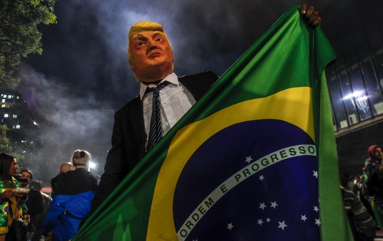 Bolsonaro se javno tijekom kampanje divio Trumpu. Na ulicama Sao Paola njegovi pristaše nosili su Trumpove maske. Američki predsjednik ujedno je jedan od prvih državnika koji su mu čestitali na pobjedi.
