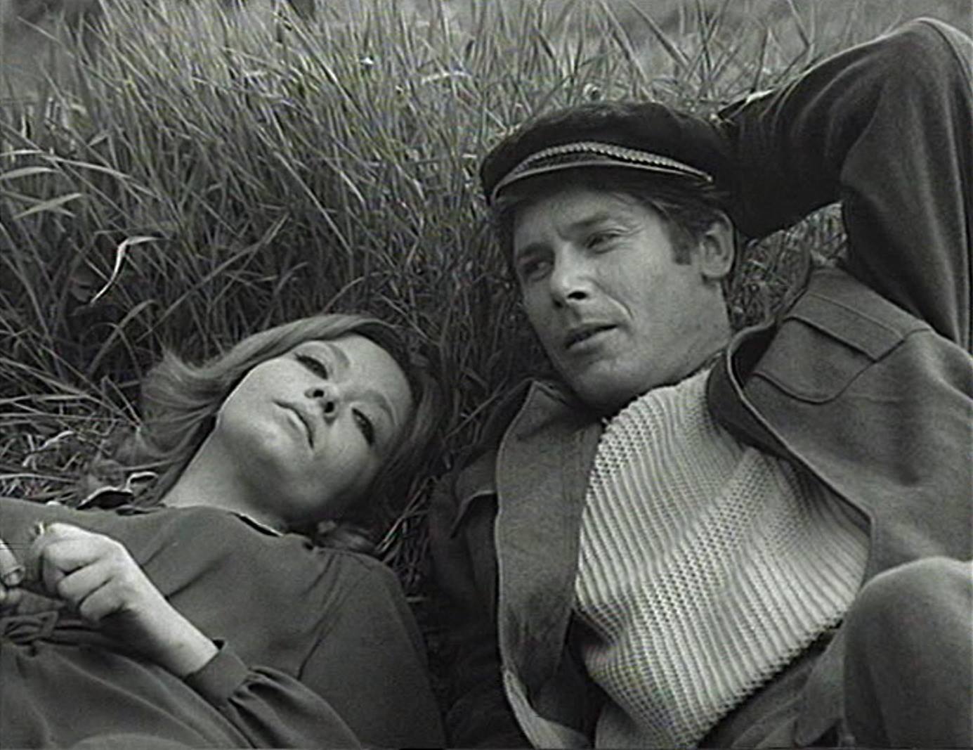Film Zaseda iz 1969. godine jedan je od najpoznatijih ostvarenja Crnog talasa, čuvenog razdoblja u jugoslavenskoj kinematografiji. Dravić igra glavnu žensku ulogu, a njen partner je hrvatski glumac Ivica Vidović. 