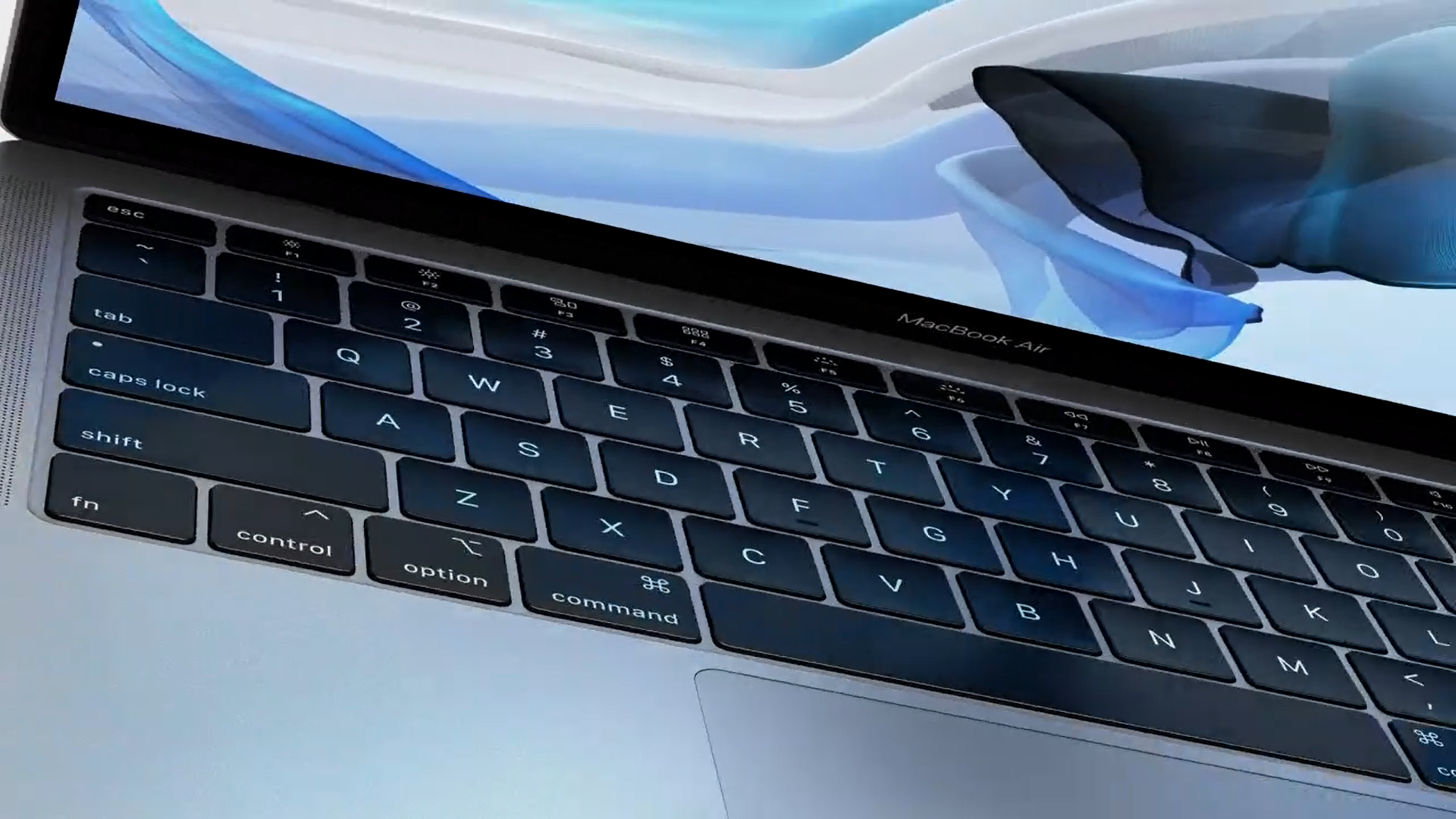 Tipkovnica i trackpad su također modernizirani. Tipkovnica nalikuje onoj s MacBooka i MacBook Proa, dakle, ima iznimno kratak hod pritiska. Trackpad je zamijenjen s novijim Force Touch modelom, također nalik onom s MacBook Proa. Kućište je tanje, sa samo 15,6 milimetara debljine. Cijeli laptop je ukupno 17 posto manji od prethodnika, a cijelo kućište je izrađeno od recikliranog materijala.