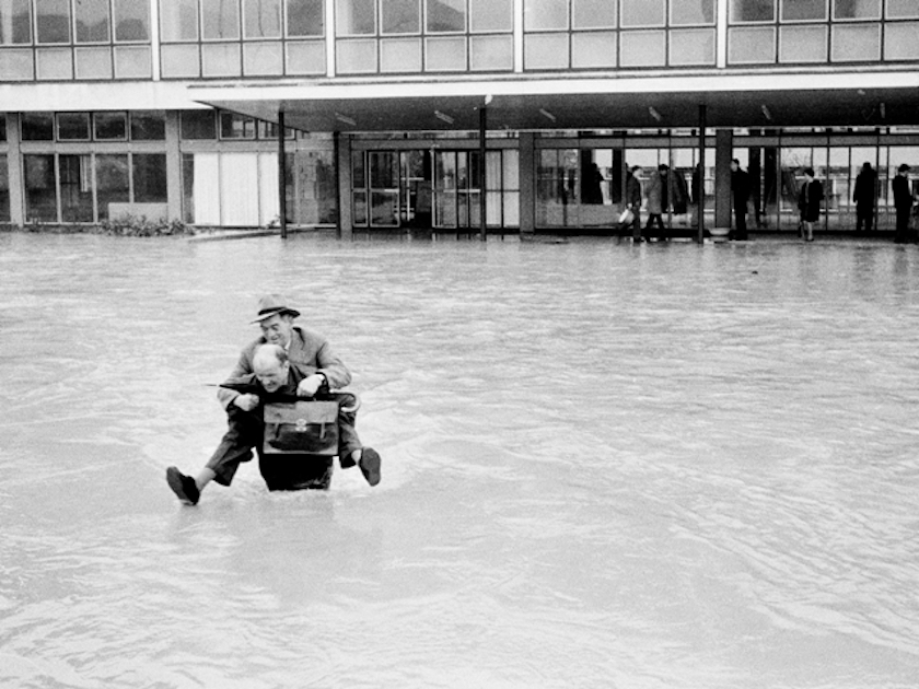 Zagreb je poplavljen u noći s 25 na 26. listopada 1964. godine, zbog probijanja savskih nasipa.