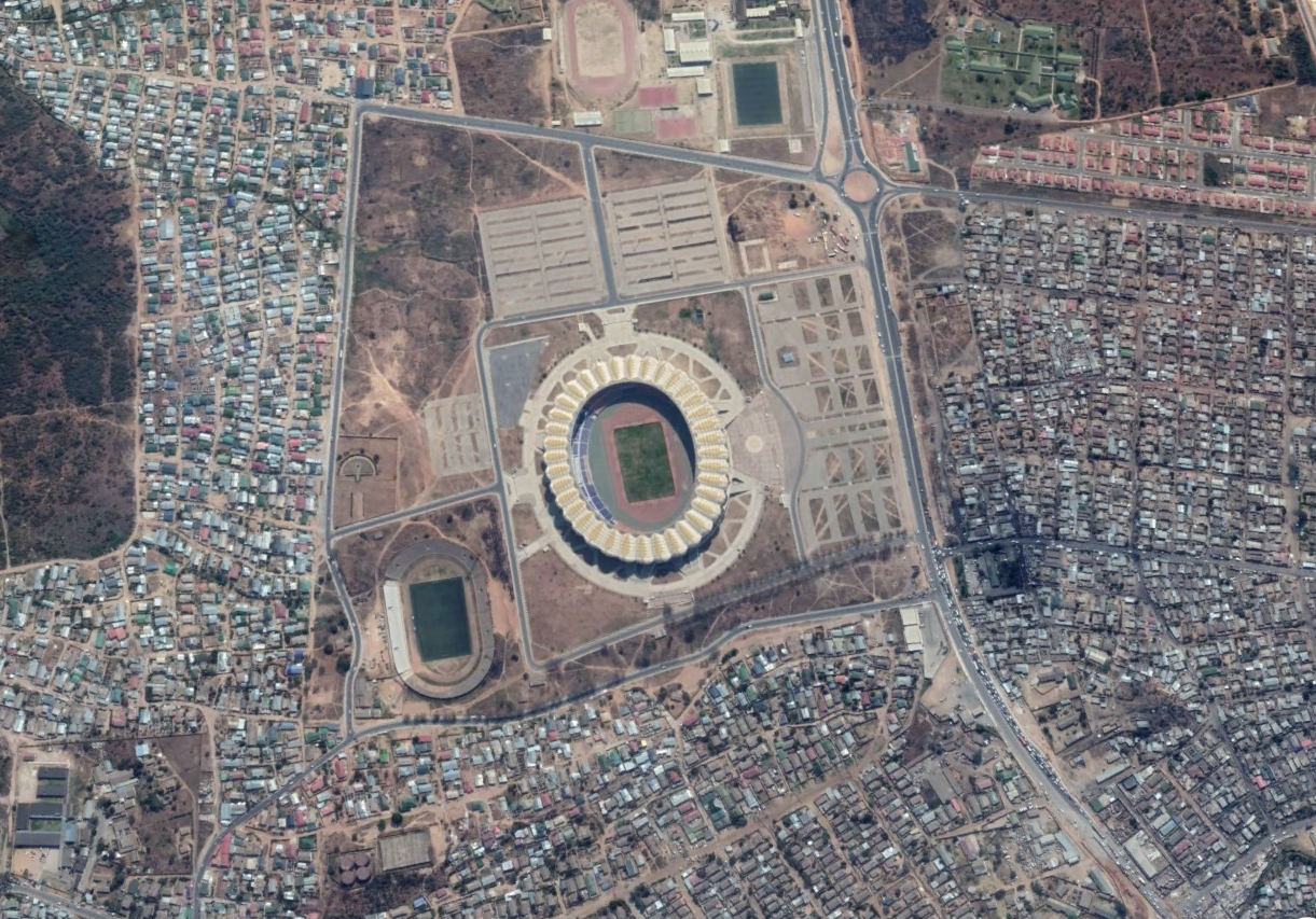 Zambija je odlučila Kinezima povjeriti izgradnju 94 milijuna dolara vrijednog nogometnog stadiona koji ima 50.000 sjedala. Heroes National stadion je samo jedan od 600 projekata diljem svijeta kojima Kina želi stvoriti nova prijateljstva, ali i izgraditi buduća tržišta.