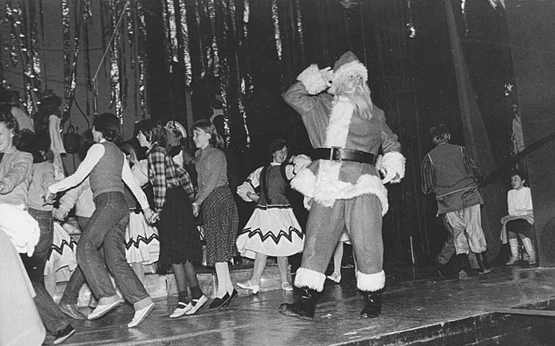 Ples Djeda Mraza koji je brzo eskalirao.