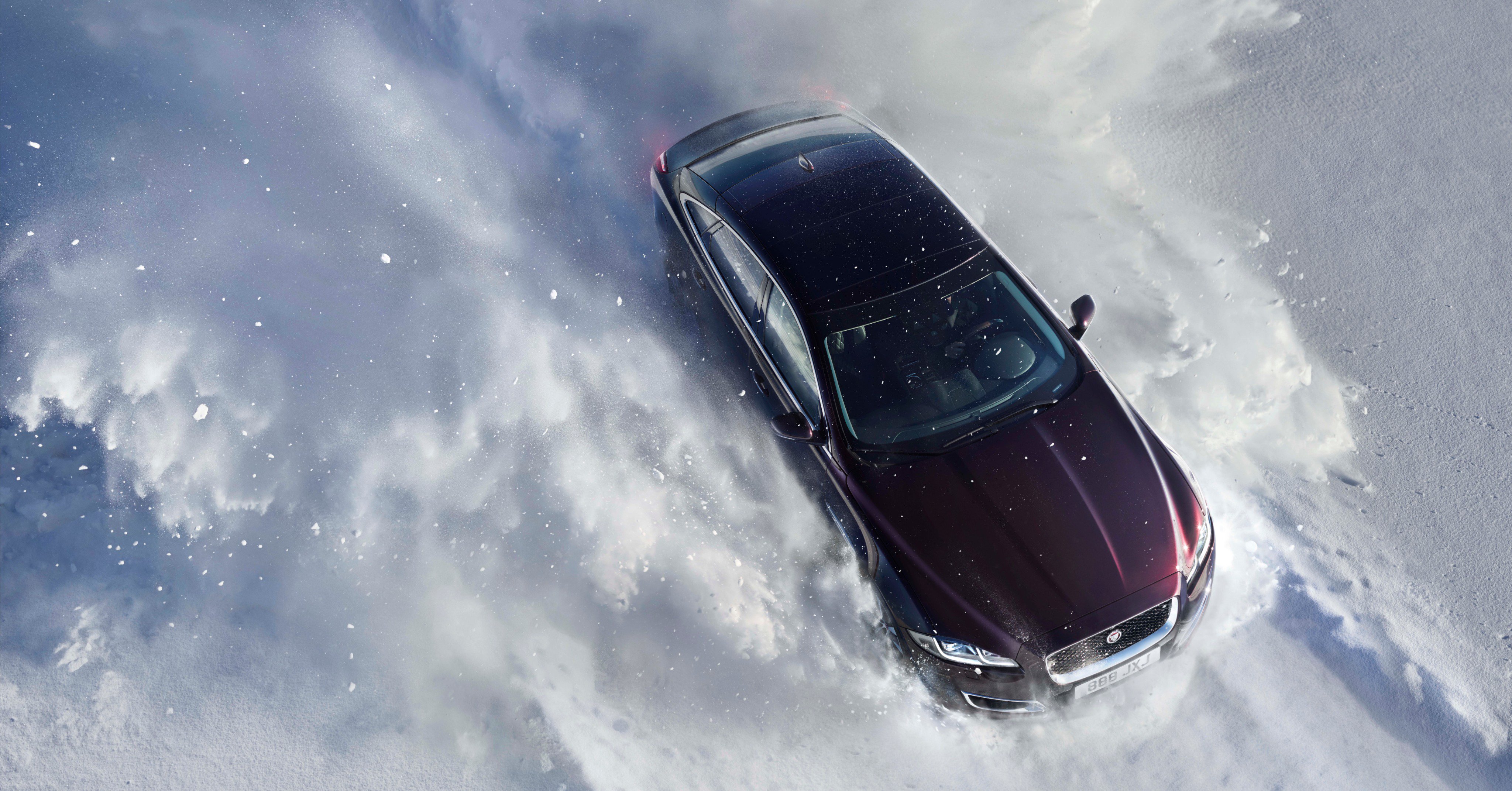 Jaguar se sprema ove godine predstaviti nasljednika svog luksuznog sedana XJ. Međutim, ova generacija će biti posve električan automobil, bez benzinskih, dizelskih ili hibridnih opcija. Time će Jaguar započeti novu eru u svojoj povijesti.