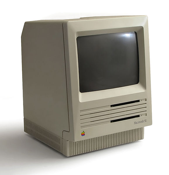 Macintosh SE predstavljen je 1987. godine po cijeni od 3700 dolara, dodan je hard disk i dodatni utori za proširenje. Miš i tipkovnica su dobili vlastiti utor za spajanje, a SE je prvo Appleovo računalo u koje su morali ugraditi ventilator za hlađenje.