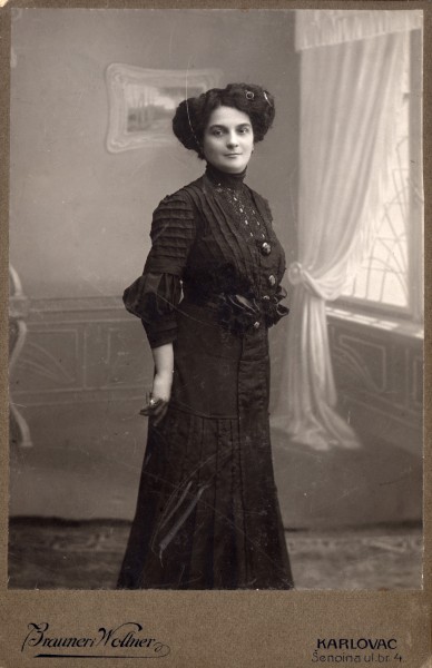 Marija Jabrišak rođena je 1847. godine. Bila je učiteljica koja se također zalagala za bolje obrazovanje djevojaka, pa je zaslužna i za otvaranje „Ženskog liceja“. Istupala je tražeći jednake uvjete rada za učitelje i učiteljice, a prema njoj je nazvan učenički dom u Zagrebu.  Još jedna učiteljica, također po imenu Marija, obilježila je borbu za prava žena. Radi se o Mariji Fabković, rođenoj 1833. godine. Bila je učiteljica i pedagoginja koja se borila za pravo žena na dostupno obrazovanje, pa je zato i pokrenula i uređivala Žensku biblioteku. Radila je na reformi obrazovanja, a bila je i saborska novinarka. 