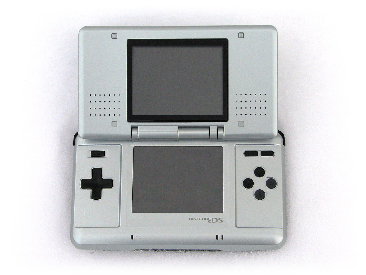 Nintendo je umirovio Game Boy brand, s iznimnom Micra, 2004. godine kada je predstavio DS. Nintendo DS je bila prava revolucija. Imao je dva ekrana, jedan kojih je bio touchscreen. Nudio je mogućnost igranja igara preko interneta, te još par dodatnih tipki za interakciju s igrom.