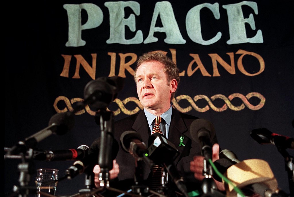 1998. godine - Sklopljen je Good Friday Agreement, odnosno mir u Sjevernoj Irskoj. Tim sporazumom pokrenut je proces smirivanja konflikata u regiji, poglavito konflikata između republikanaca i lojalista. 