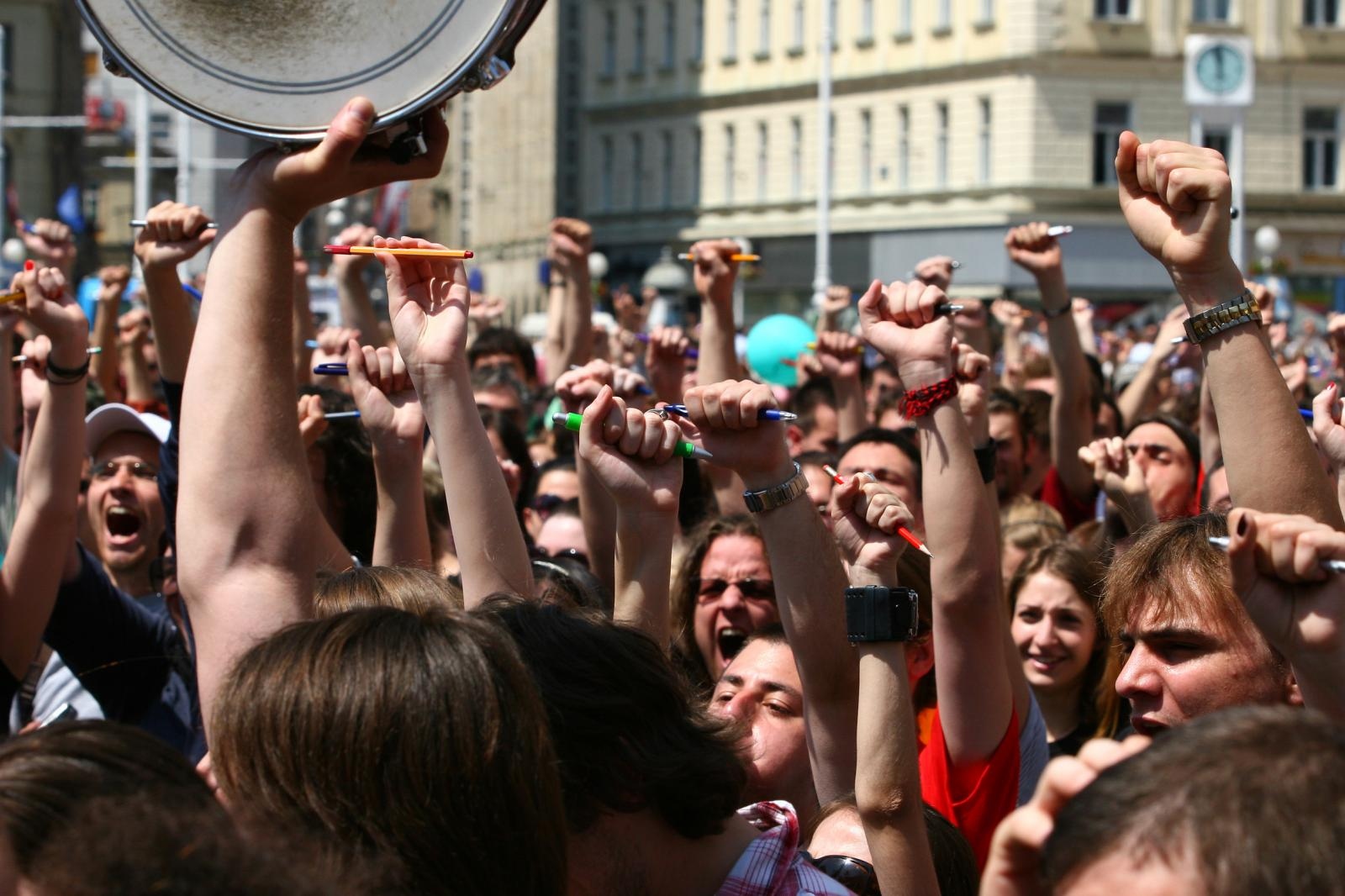 Tri dana kasnije održan je veliki prosvjed u Zagrebu protiv uvođenja plaćanja školarina
