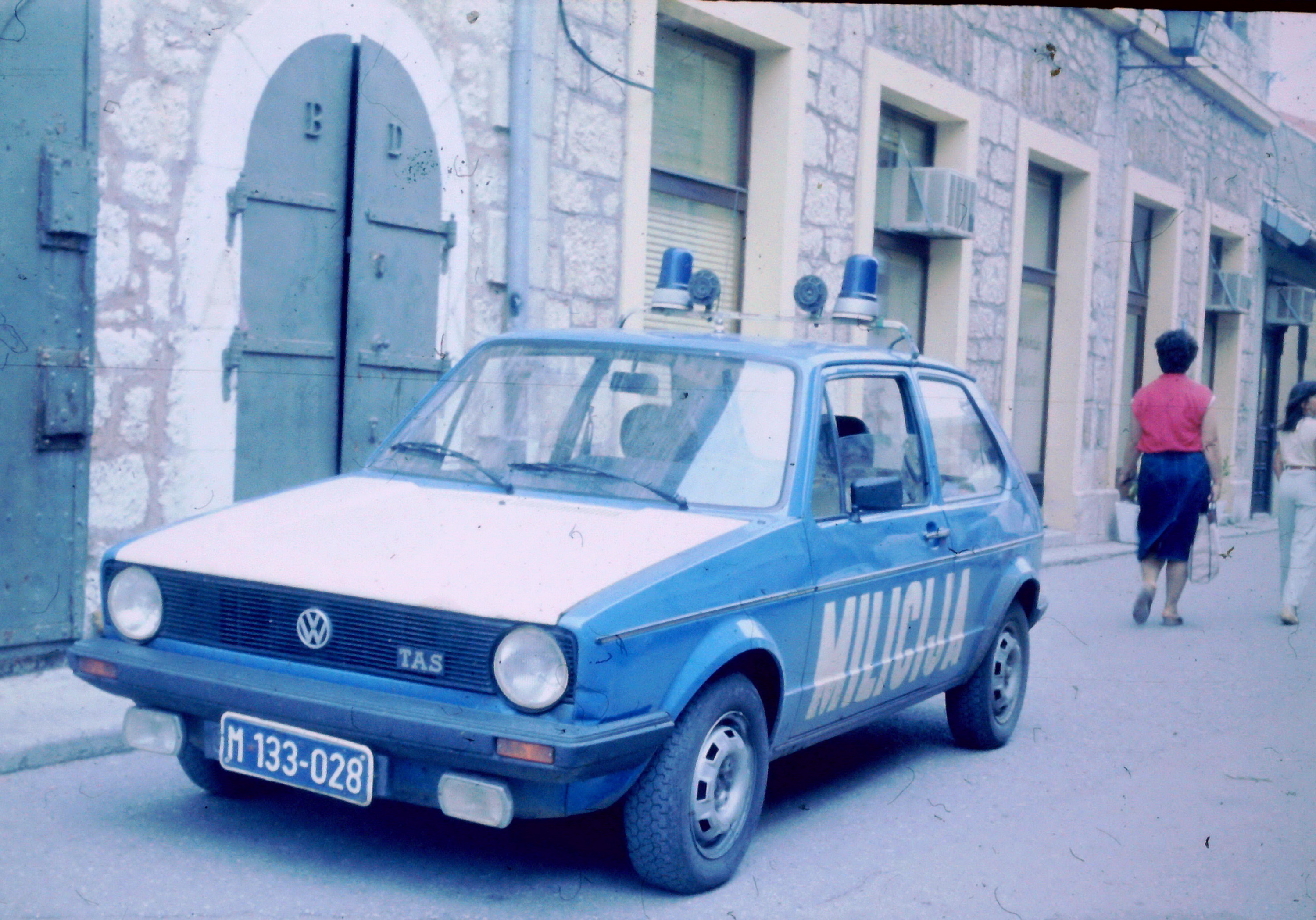 Volkswagen golf se proizvodio u TAS-u (Tvornici automobila Sarajevo) od 1976. godine i u Sarajevu je proizvedeno 150 tisuća automobila. Golf je bio naročito popularan u Jugoslaviji, pogotovo Golf dvojka koja se počela proizvoditi 1985.