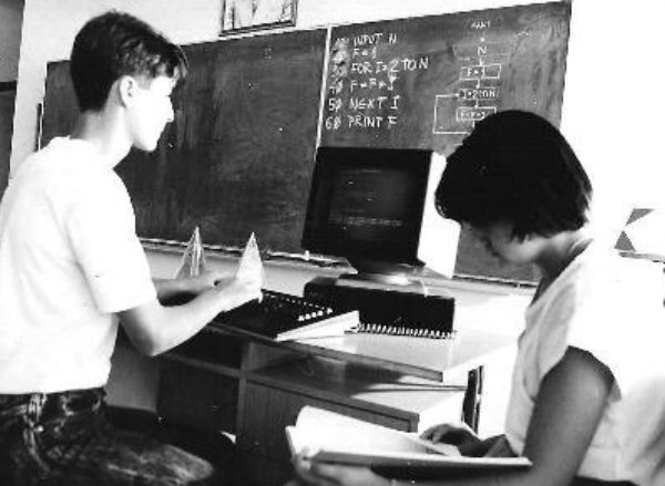 Kompjuter TIM 011 nastalo je na Institutu Mihajlo Pupin u Srbiji 1987. godine, gdje ih je proizvedeno oko 1200 primjeraka. Temeljna namjena mu je bila kao nastavno sredstvo, a stvorila ga je grupa inženjera na čelu s gospodinom po imenu Draško Milićević.