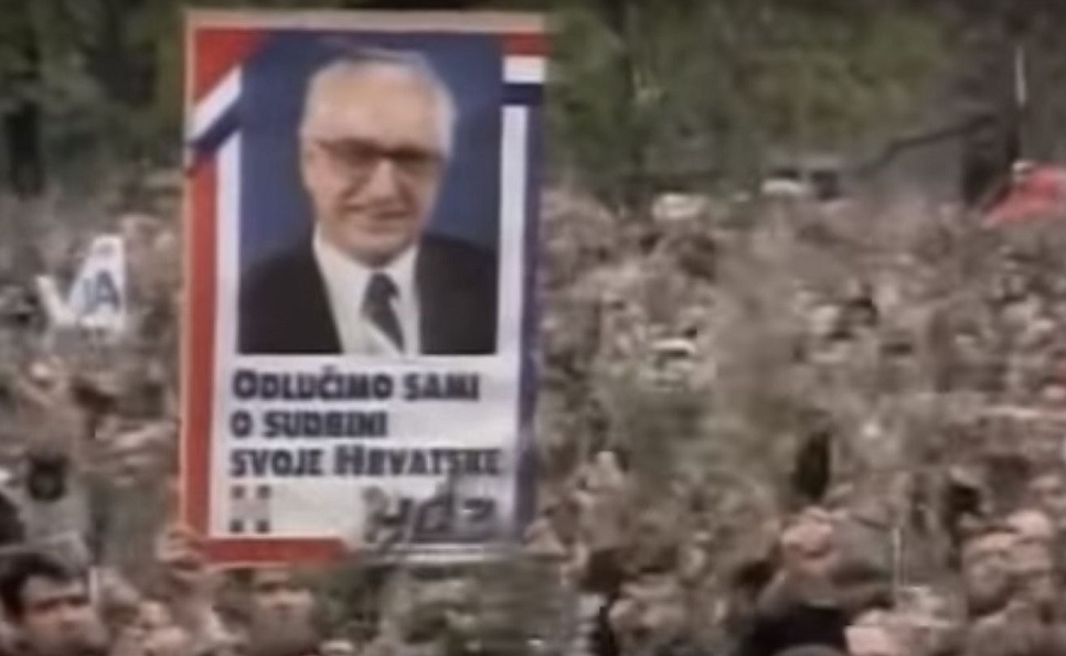 SFRJ je početkom devedesetih bila u  gospodarskoj i političkoj krizi. Napetost je bila osjetna i zajedništvo država je  bilo vrlo nestabilno.