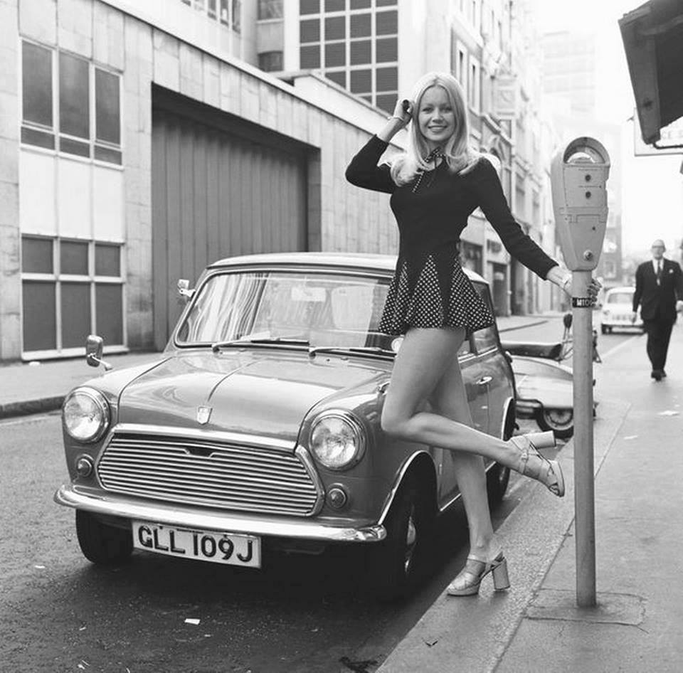 Slovenska tvrtka IMV 1967. godine počela je sklapati Austin modele poput I300, Austin Maxi 1500 i Maxi 1750, ali i čuveni Mini 1000.
