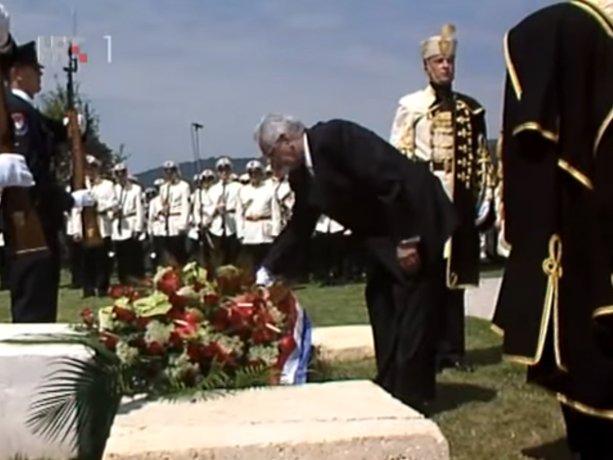 Od 1994. godine, predsjednik Tuđman je svakoga Dana državnosti polagao vijenac na Medvedgradu, u počast svim palima u Domovinskom ratu.