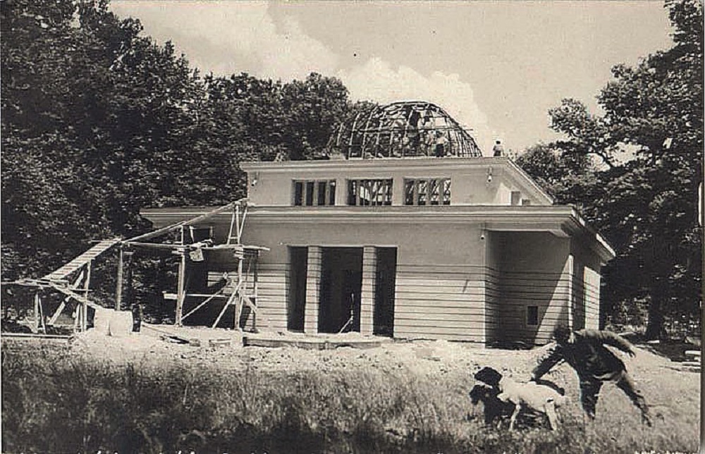 Izgradnja paviljona za majmune 30-ih godina prošlog stoljeća.