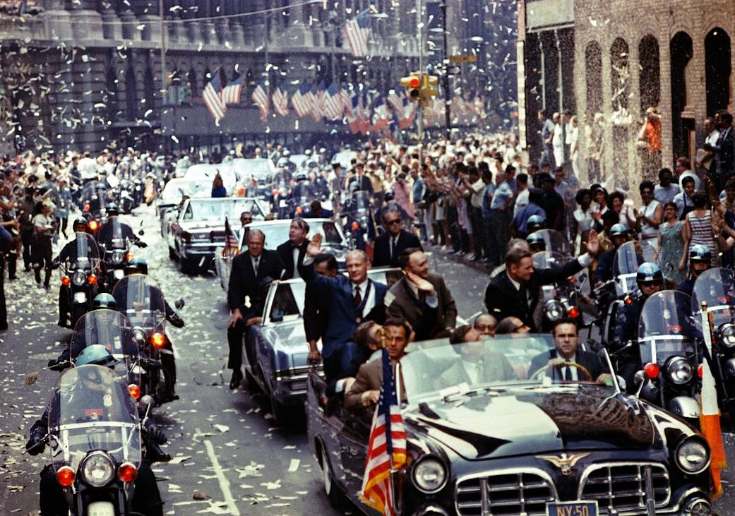 Doček astronauta u New Yorku, u ulicama Broadway i Park Avenue. Taj doček i svečana parada bili su najveći takvi događaji u povijesti New Yorka.