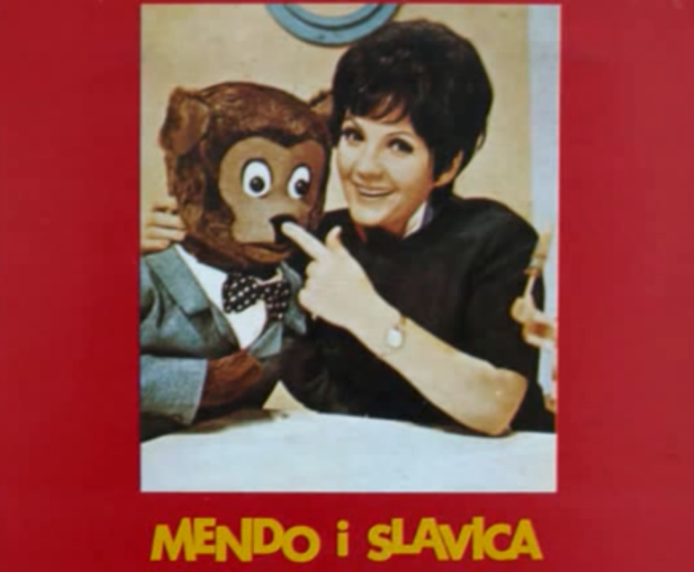 Ako ste veterani, možda se sjećate legendarne dječje emisije Mendin program, koja se emitirala na Televiziji Zagreb od 1958. do 1965. godine. Pritom, od 1963. emisija je išla uživo. Glavni likovi bili su Mendo Mendović i Slavica Kaurić Fila, koja je bila Mendina tajnica. Emisija je bila mozaičnog tipa, s mnogim studijskim i filmskim prilozima namijenjenim djeci.