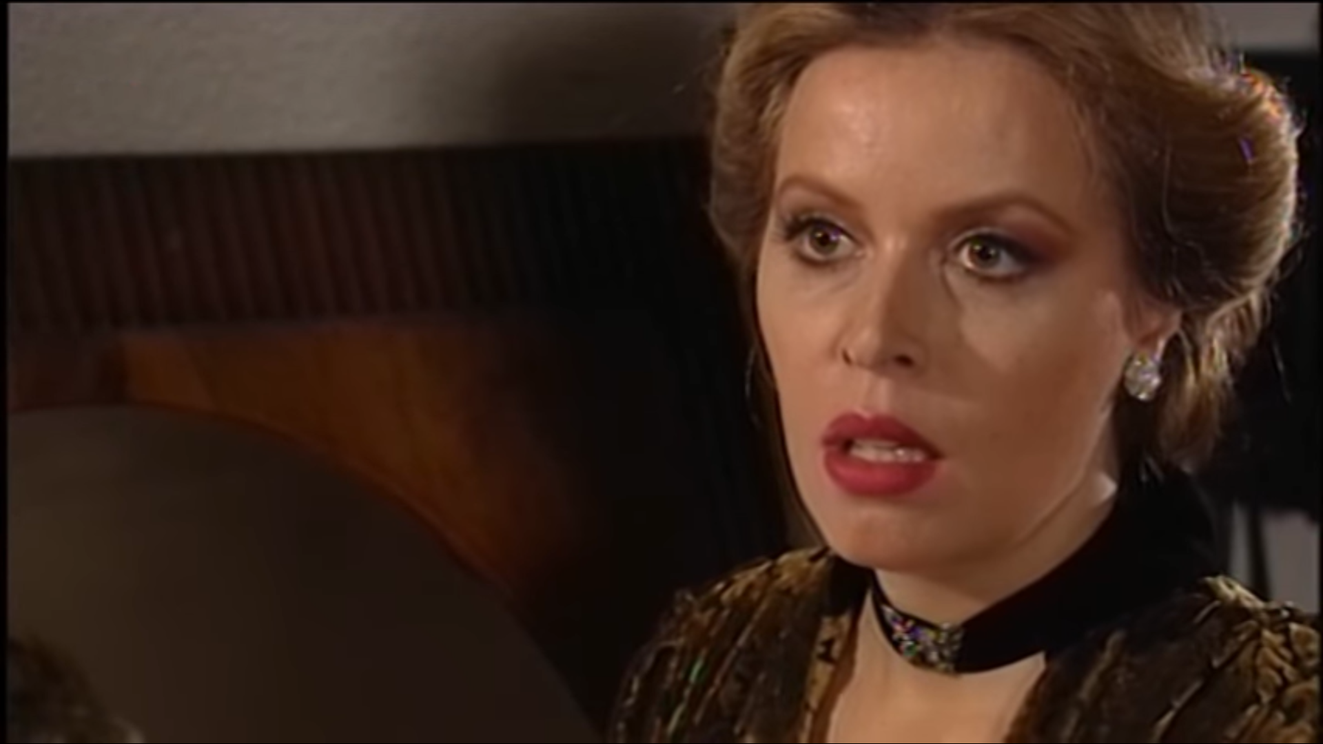 U Krležinoj "U agoniji", Begović je glumila ulogu Laure Lenbach