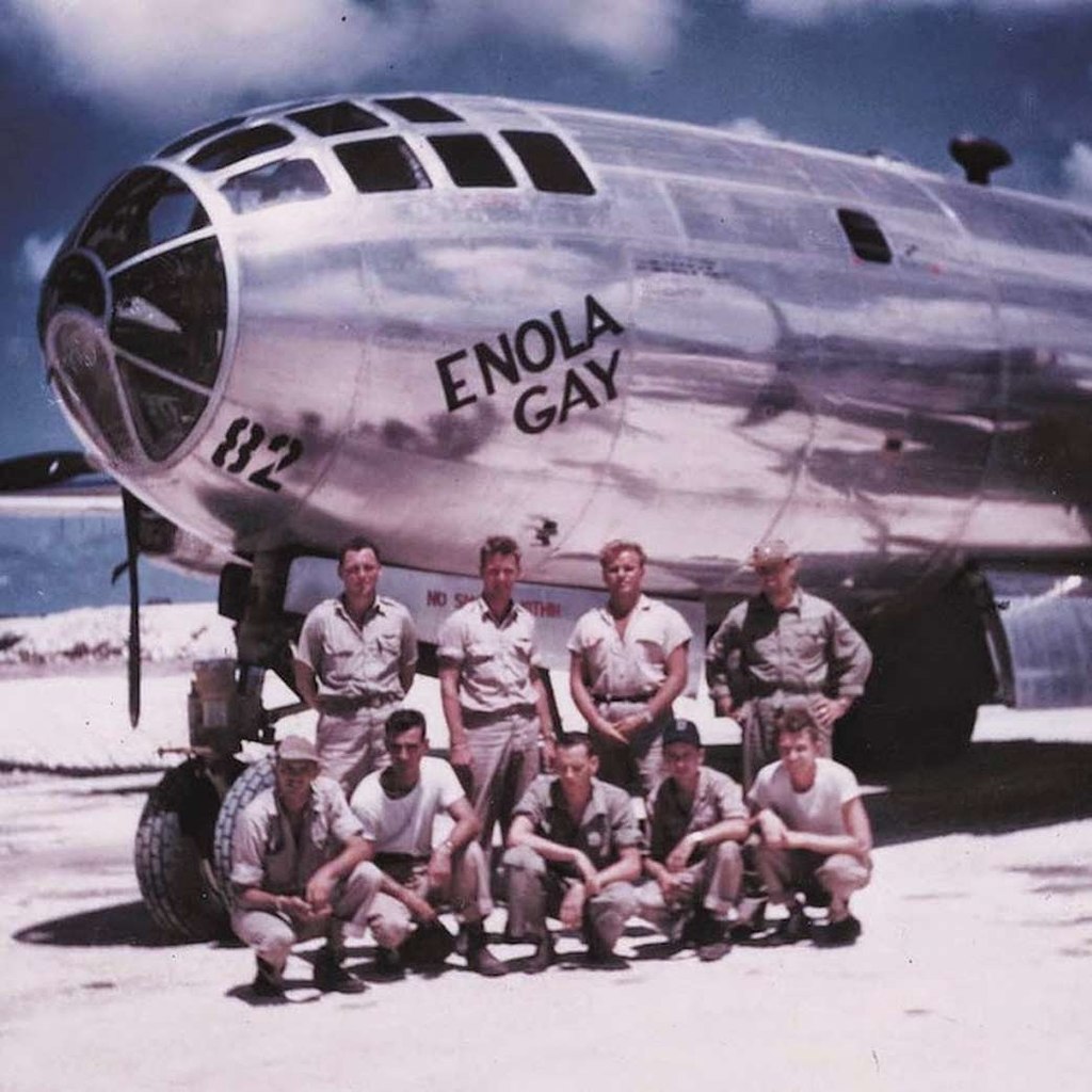 Posada Enole Gay, Boeinga B-29 Superfortress koji je tog 6. kolovoza 1945. godine u 8:45 ujutro, bacio atomsku bombu "Little Boy" na grad Hirošimu. U pratnji Enole Gay su bila još dva zrakoplova tipa B-29, opremljeni instrumentima za bilježenje, fotoaparatima i kamerama. Premda su Japanci oko 7 ujutro radarom otkrili ta tri zrakoplova i pokrenuli uzbunu, ubrzo su ju prekinuli jer su mislili da se radi o izviđačkim avionima zbog njihove visoke visine leta.