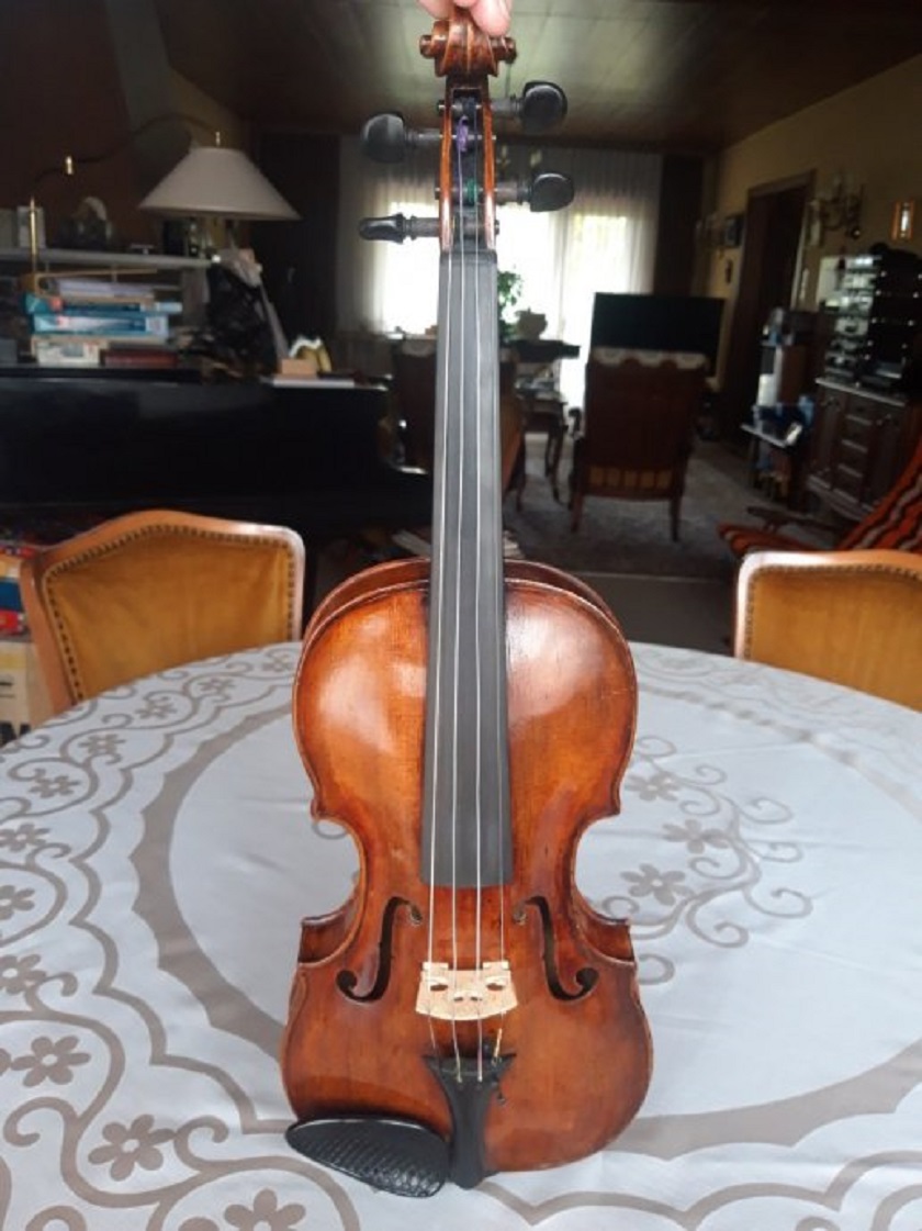 Majstorska violina iz 18. stoljeća je 125.000 kuna.