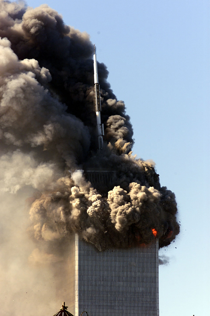 WTC u plamenu nakon udara aviona.