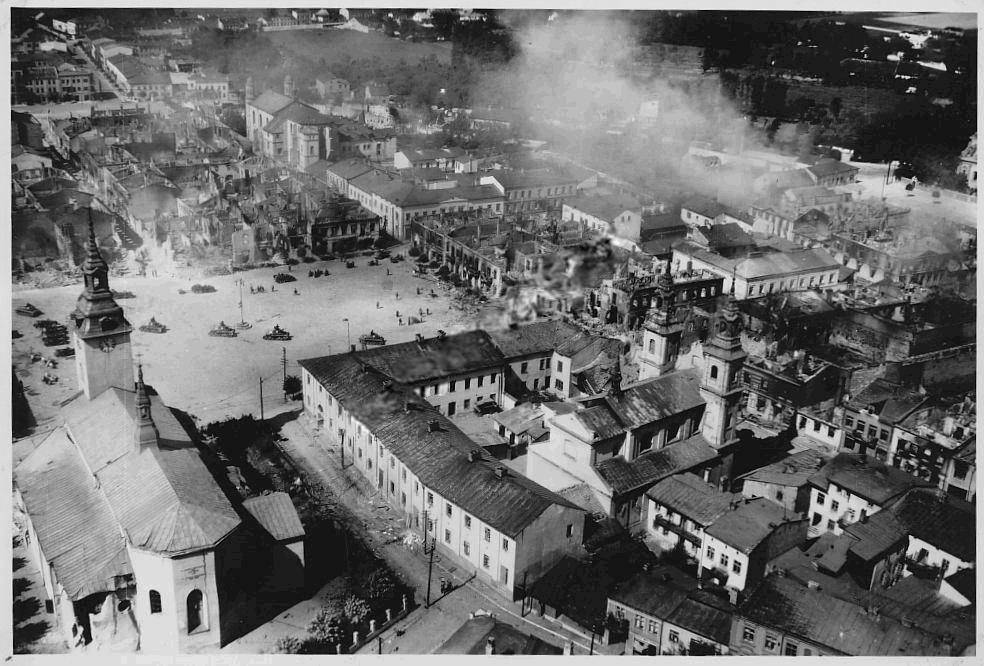 Bombe njemačkih aviona  u napadu su ubile oko 1200 ljudi.