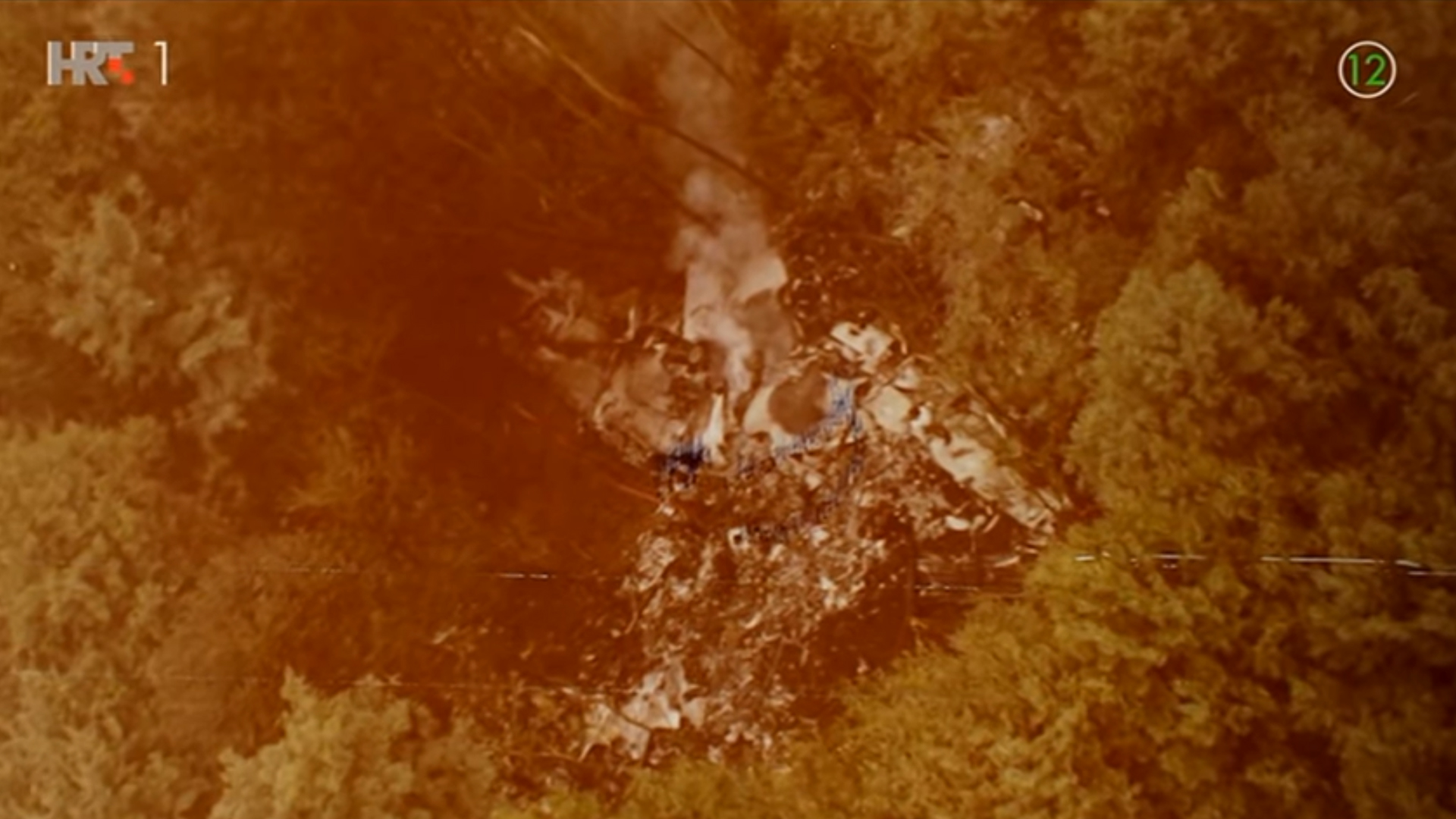 Mjesto na koje su avioni pali na tlo, snimljeno iz zraka.