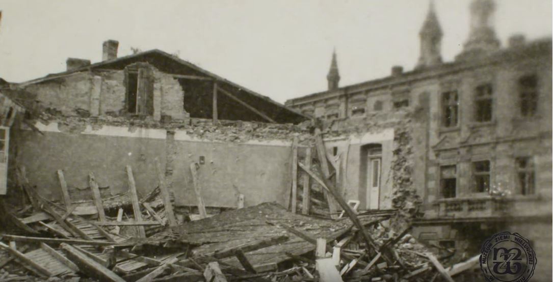Njemački bombarderi uništili su 75 posto gradskog središta.