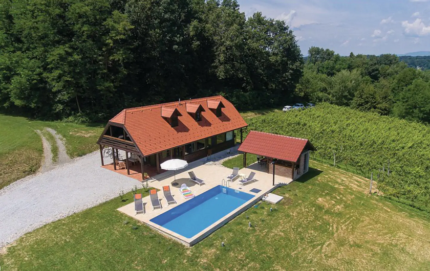 Kuća za odmor Zoe nalazi se u Donjoj Stubici, 48 kilometara od Zagreba.