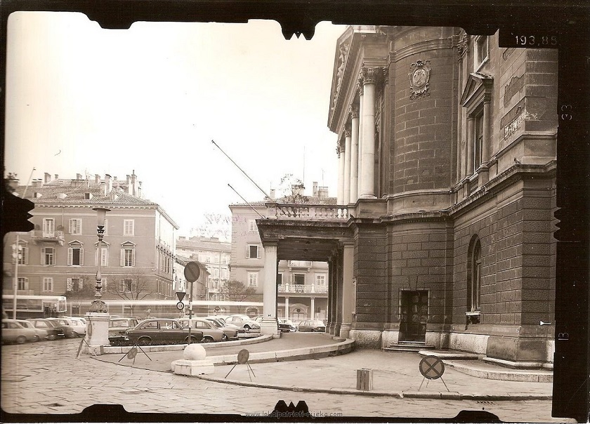 Izgradnja je trajala dvije godine, a kazalište je tada nosilo ime 'Teatro Comunale', odnosno Općinsko kazalište. (Fotografija iz 1970-ih)