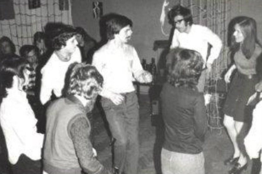 Klub studenata elektrotehnike (KSET) otvoren je 1976. i nalazi se na adresi Unska 3, a organizirale su se, ovisno o danu, filmske, disco i plesne večeri