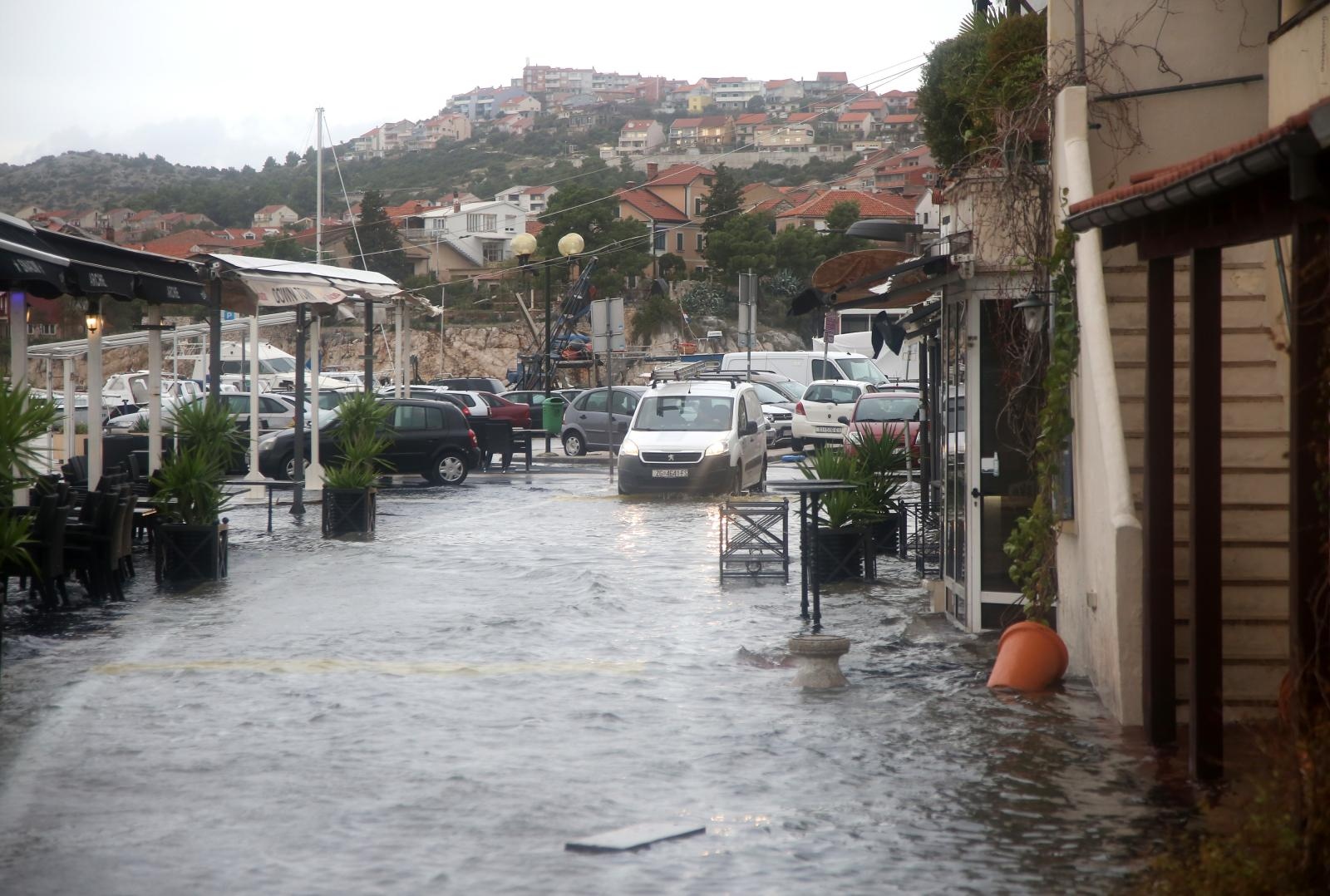 Poplavljene ulice u Šibeniku Photo: Dusko Jaramaz/PIXSELL