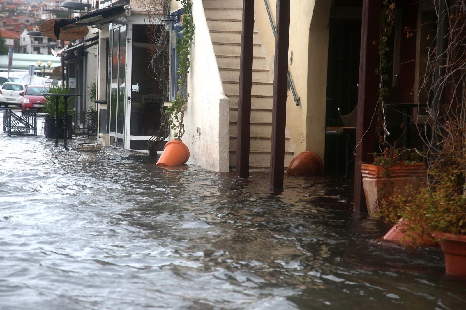 Poplavljene ulice u Šibeniku. Photo: Dusko Jaramaz/PIXSELL