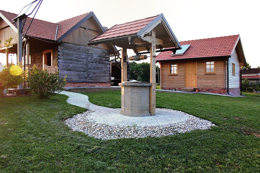 Off The Grid Eco Estate nalazi se u u Vukomeriću, naselju u sklopu Velike Gorice.
