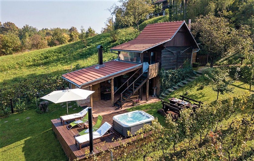 Kuća za odmor Podgaj nalazi se u Šiljakovini u blizini Velike Gorice.
