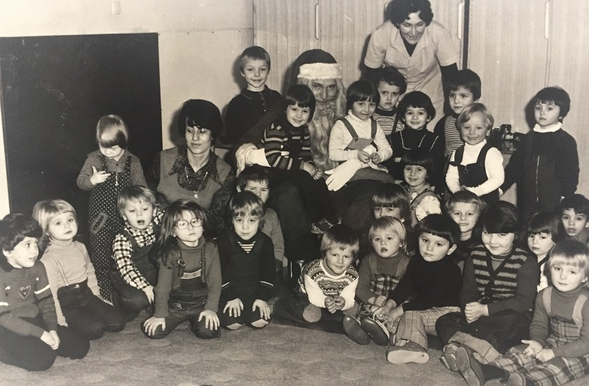 Naša novinarka, Ana Raić Knežević oko 1978., druga sdesna.