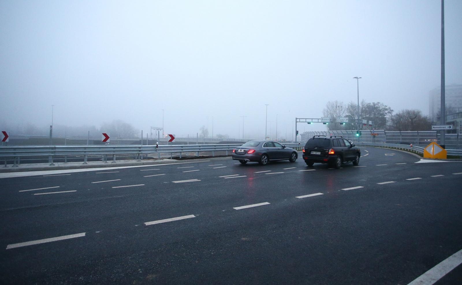 U promet su puštene cestovne prometnice te tunelski podvožnjaci i svi pristupni pravci iz Remetinečke ceste, Dubrovačke i Jadranske avenije te Jadranskog mosta.