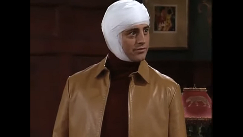 Joey u seriji u kojoj glumi doktora dobiva novi mozak. Scenu pogledajte <a href=https://www.youtube.com/watch?v=HxKY2Z9ymTA/"><b><u>ovdje</u></b></a>
