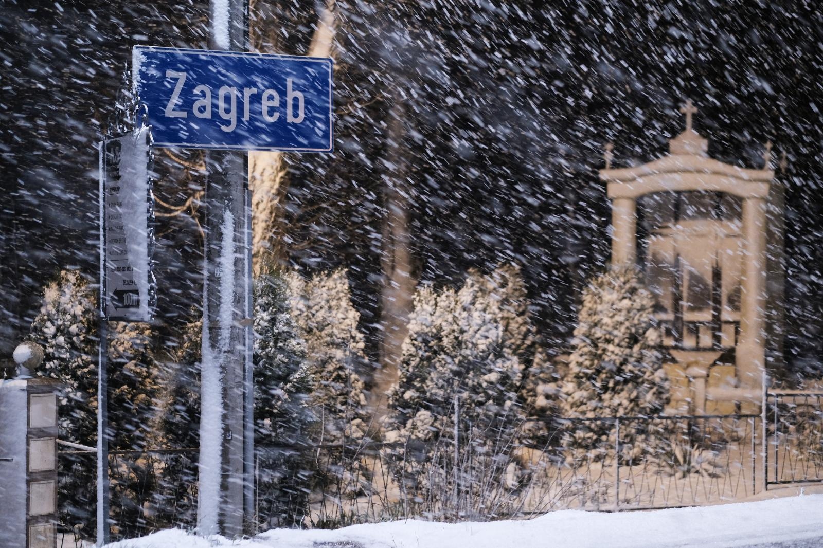 Slika Zagreba od sinoć kad je snijeg počeo padati.