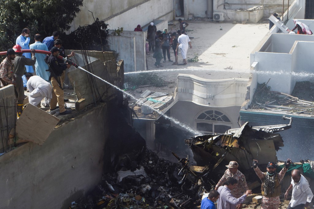 Zrakoplov Pakistan International Airlinesa srušio se danas u pakistanskom gradu  Karachiju.