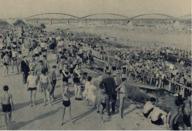 Kupalište kod Savskog mosta 1930. godine.