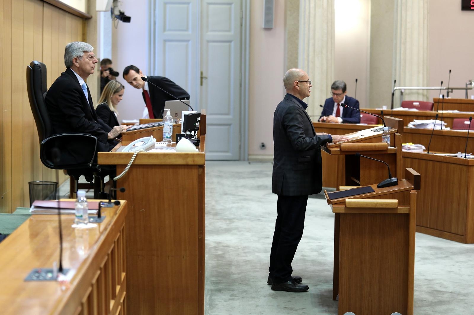 Aleksić je svoje posljednje izlaganje u Saboru posvetio "dužnicima koje su opljačkale banke"