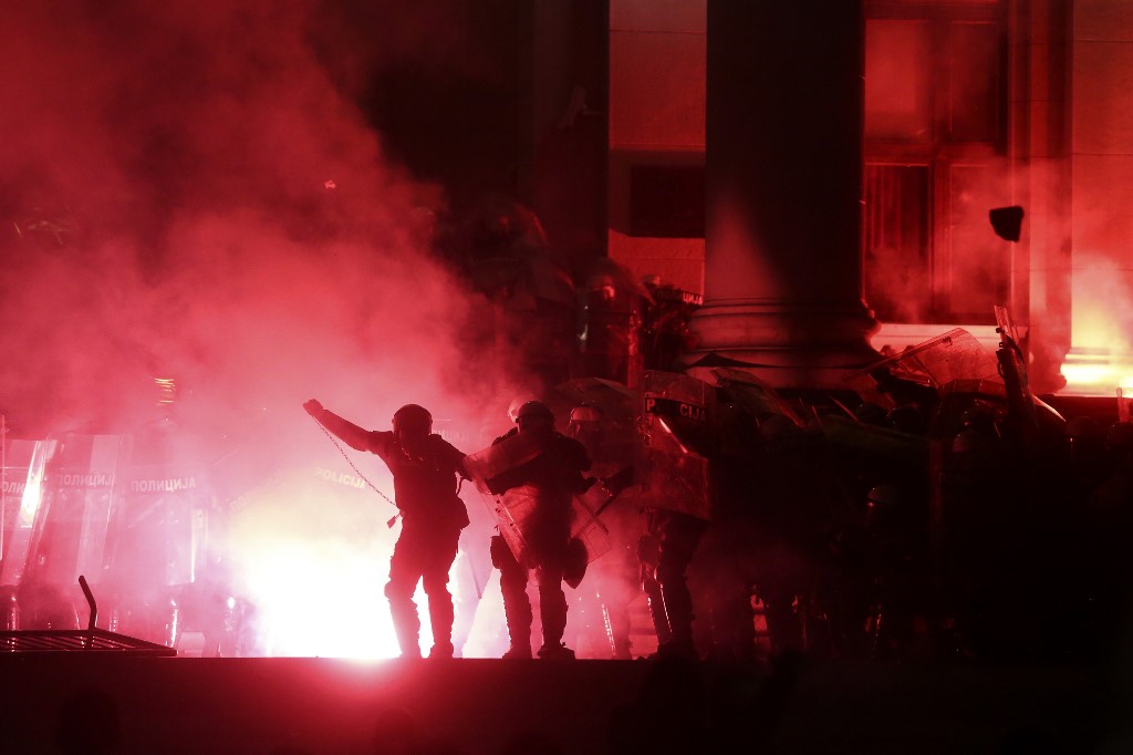 Oporbeni Savez za Srbiju (SZS) upozorio je u petak popodne, pozivajući se na policijske izvore, na moguće incidente tijekom prosvjeda koje će izazvati "ubačeni provokatori".