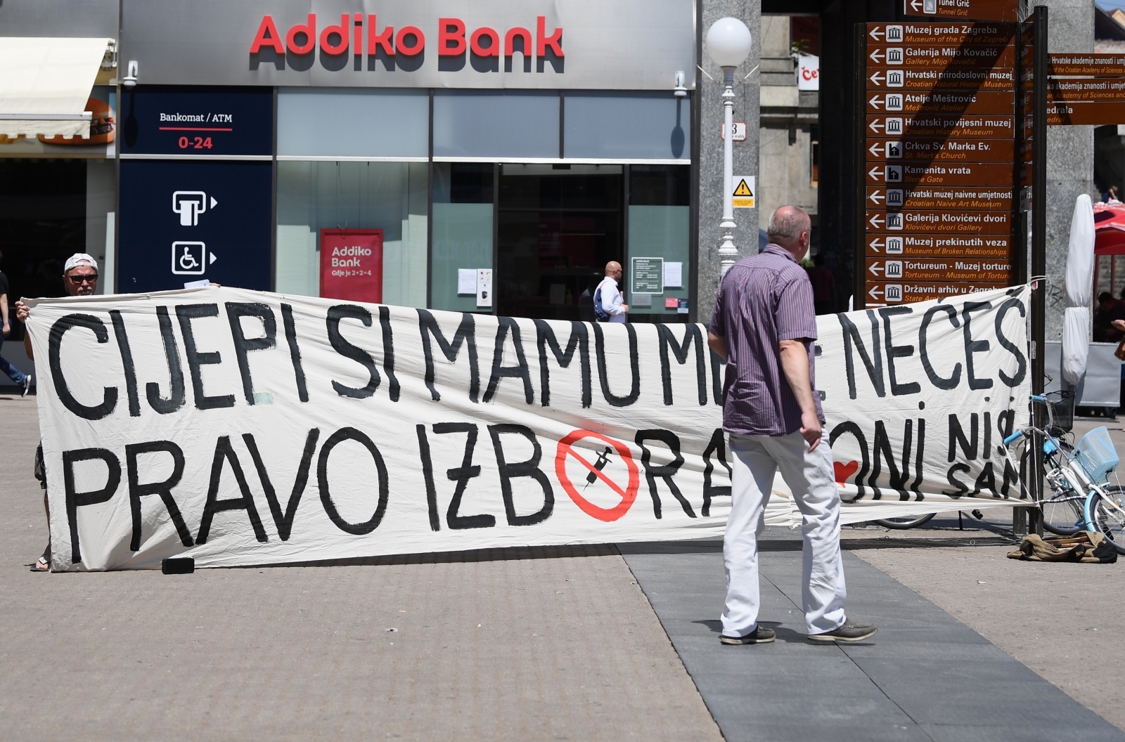 U Zagrebu je danas popodne održan prosvjed protiv cijepljenja.